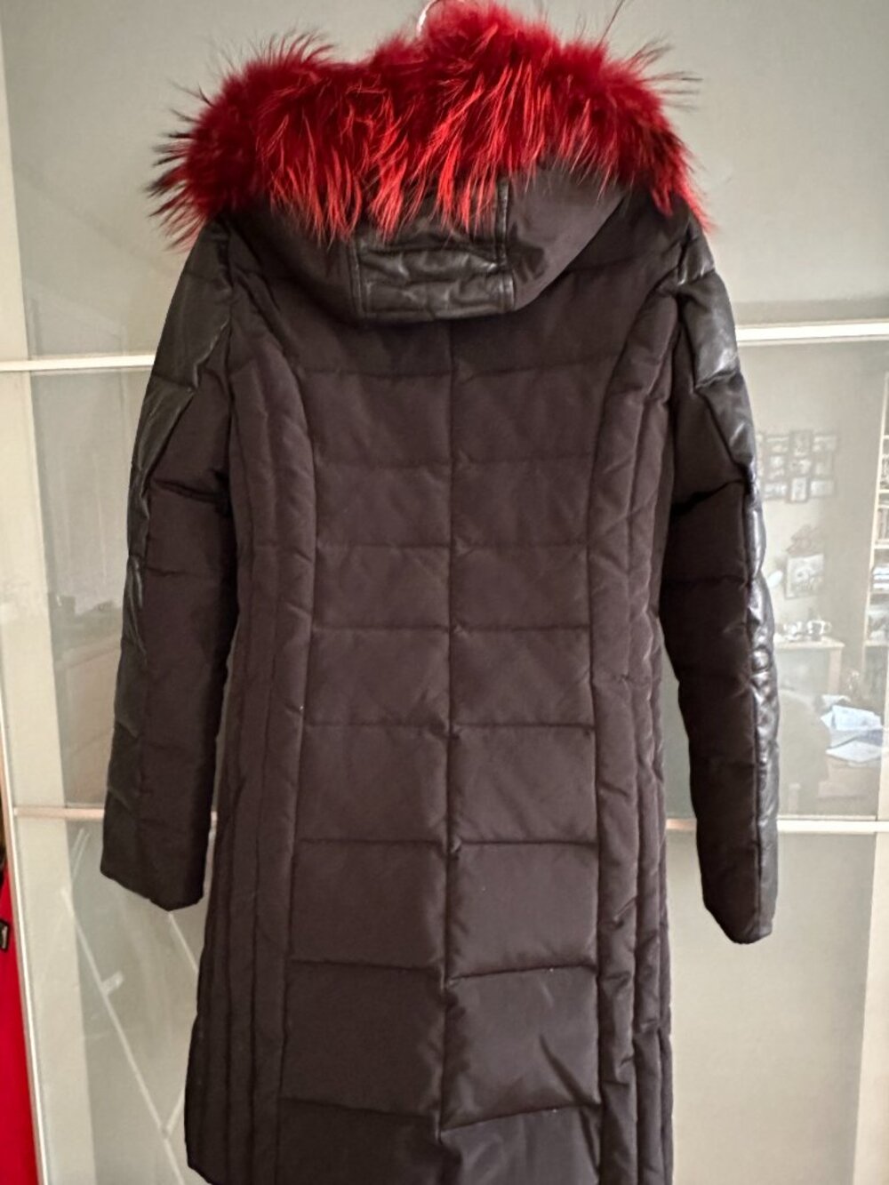 π₯ Stunning Danier Winter Jacket β Black with Real Fur Trim & Leather Sleeves π₯ - Picture 10 of 11